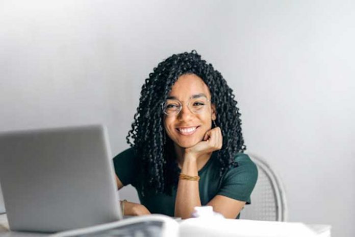 Ways-To-Get-Noticed-During-Online-Class